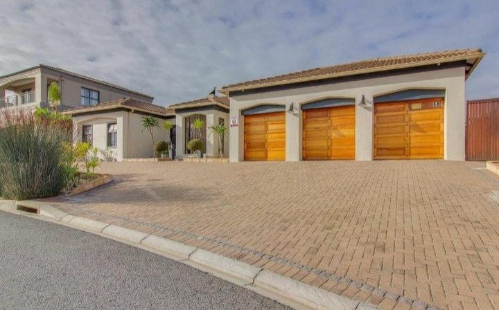 5 Bedroom Property for Sale in Deo Gracia Western Cape
